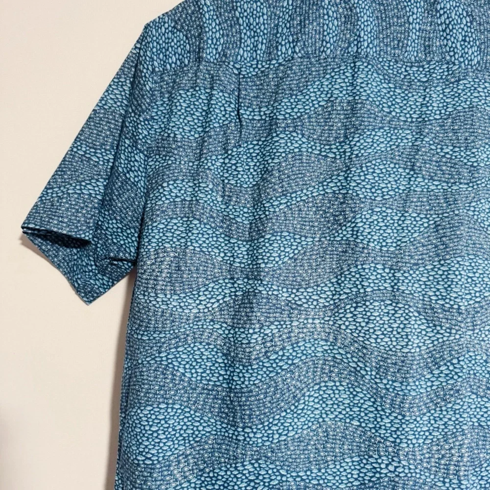 Tori Richard - Blue School of Fish Short Sleeve Button Down Shirt - Picture 6 of 6